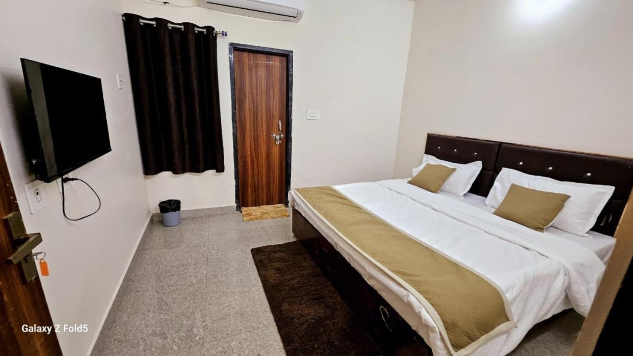 Radha Rani Apartment *