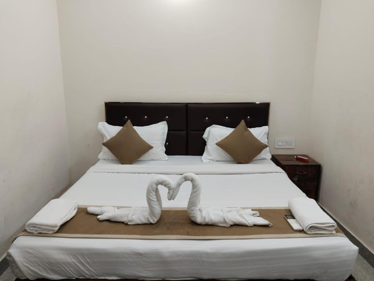 Radha Rani Apartment *